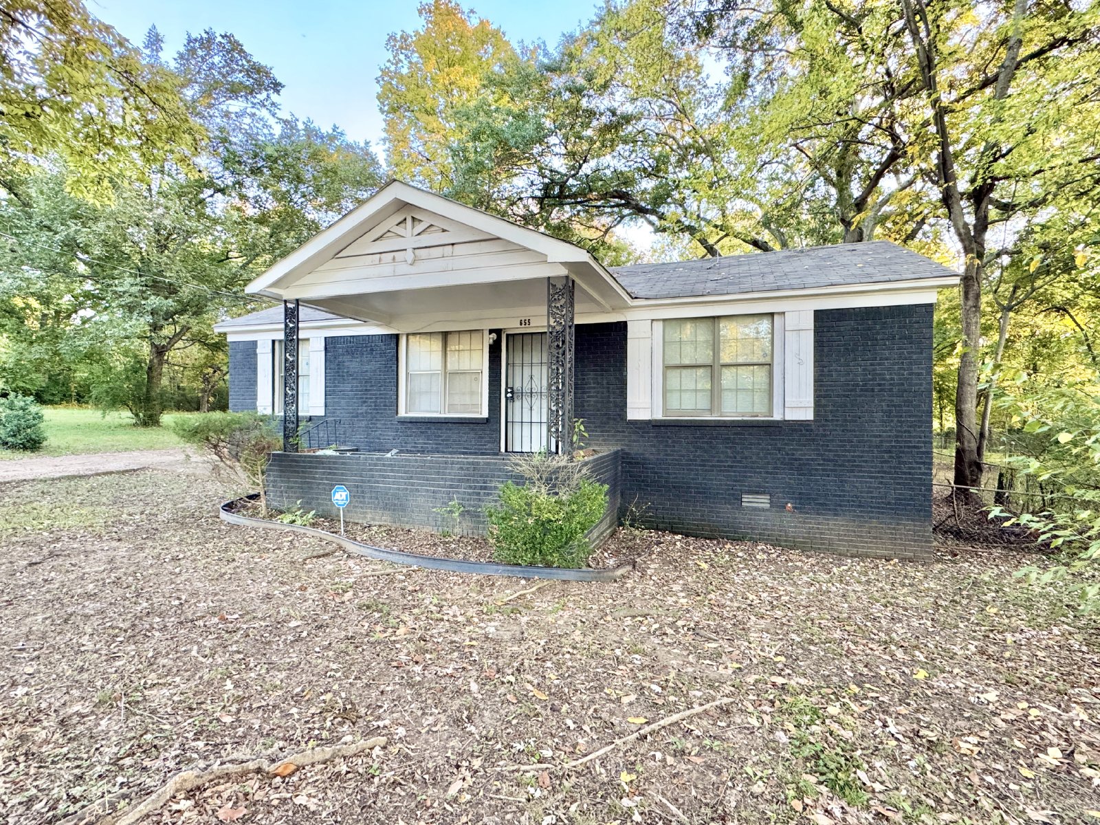 655 Granada Road Memphis, TN 38109 property image