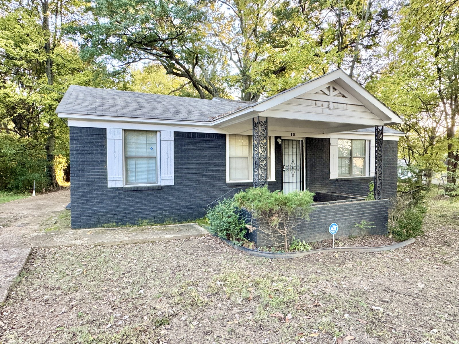 655 Granada Road Memphis, TN 38109 property image