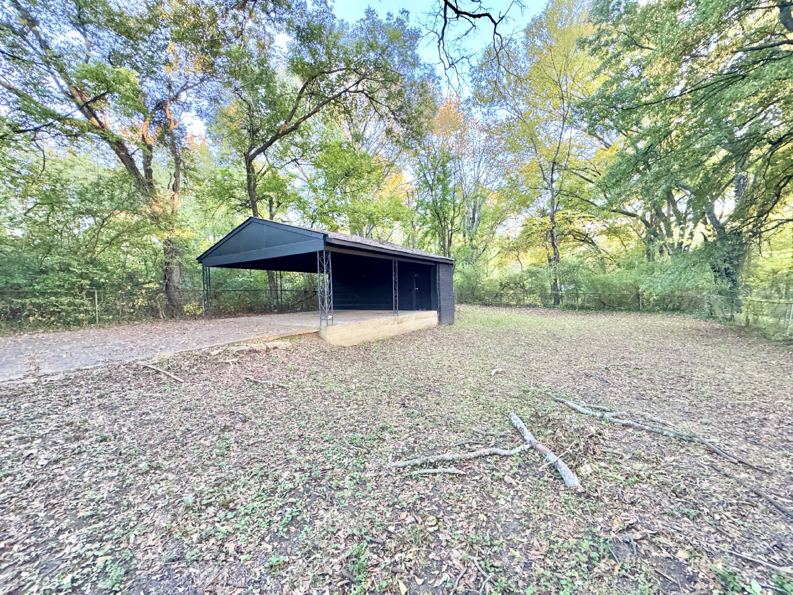 655 Granada Road Memphis, TN 38109 property image